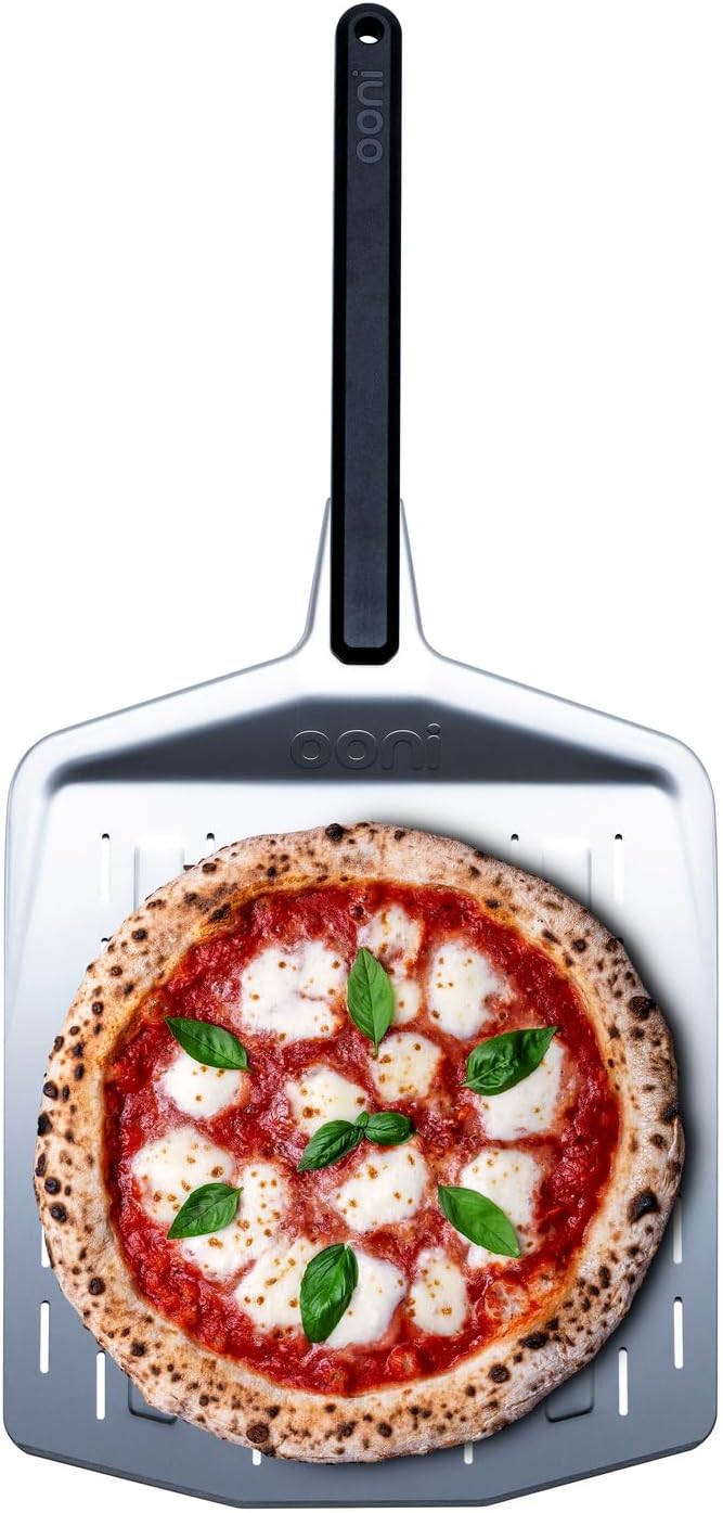 Ooni Pelle à Pizza Perforée 30 cm – Pelle Pizza Légère en Aluminium Anodisé pour Four à Pizza – Compatible avec
                                                                    Tous les Fours Ooni – Manche Résistant à la Chaleur 